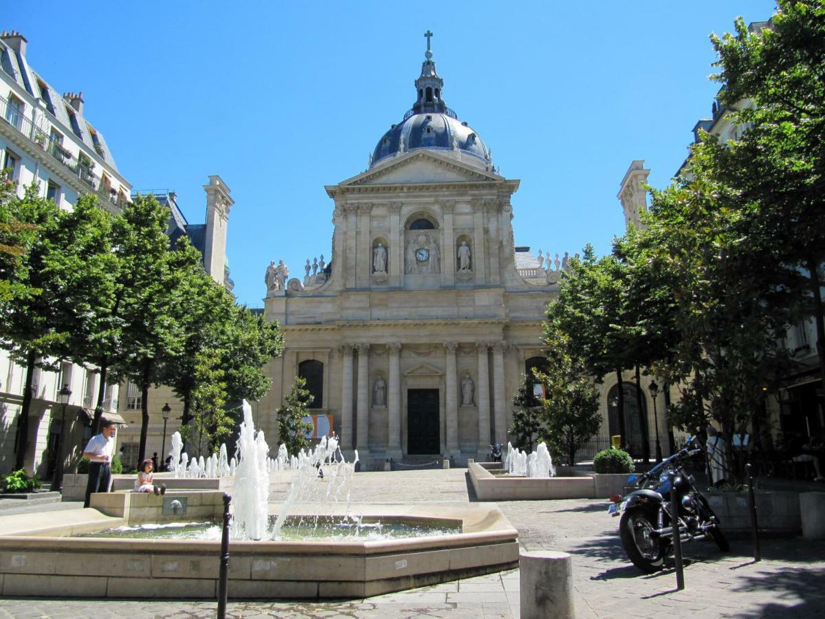 Love Nest In Saint-Michel باريس المظهر الخارجي الصورة